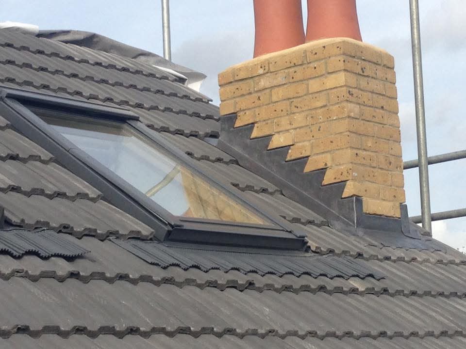 Completed roof pitch with cleaned gutter and flashing profile in daylight